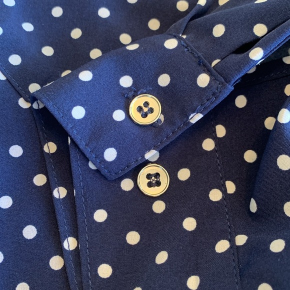 NOTATIONS Navy/white polka dot shirt blouse, side slits, silver buttons. L EUC - Picture 9 of 17
